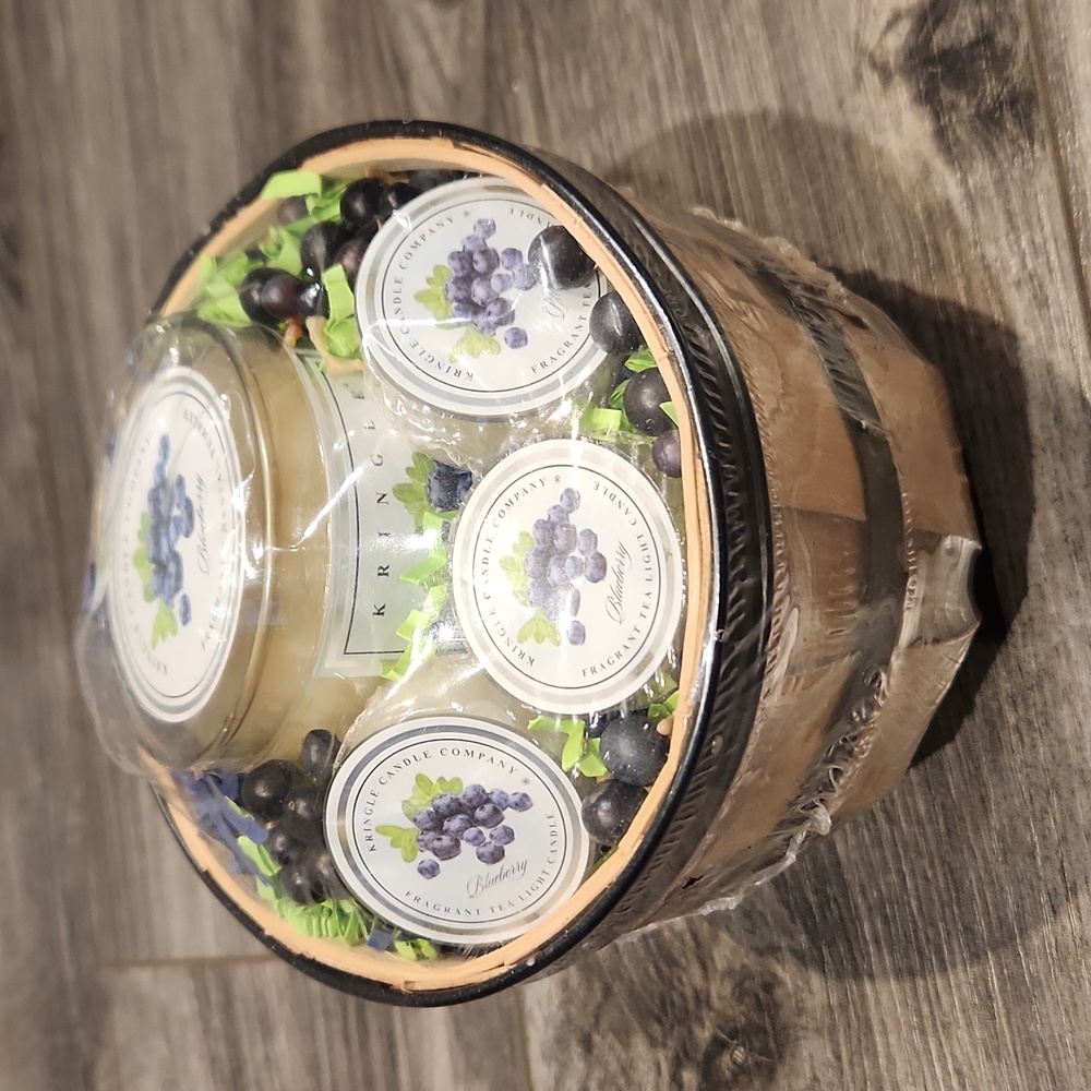 NWOT Kringle Candle Company Blueberry Crystal Tumbler & 3 tea light Candles